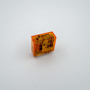Relaiszoeker 2P 8A 230 VAC goud